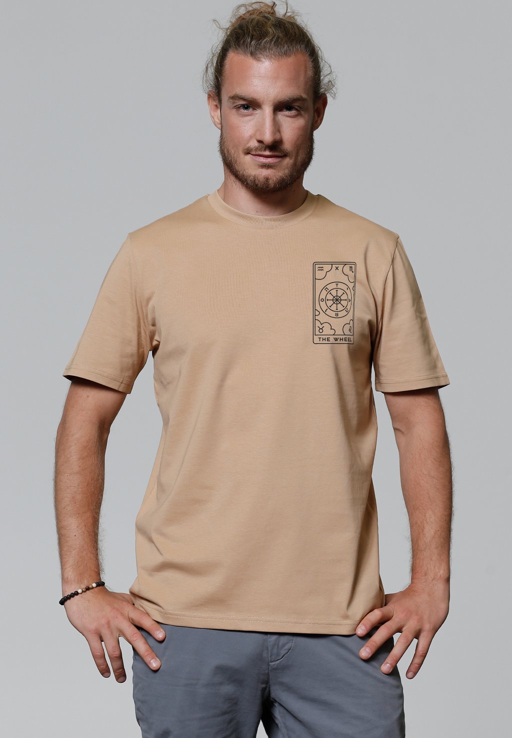 

Футболка с принтом TAROT THE WHEEL watapparel, бежевый