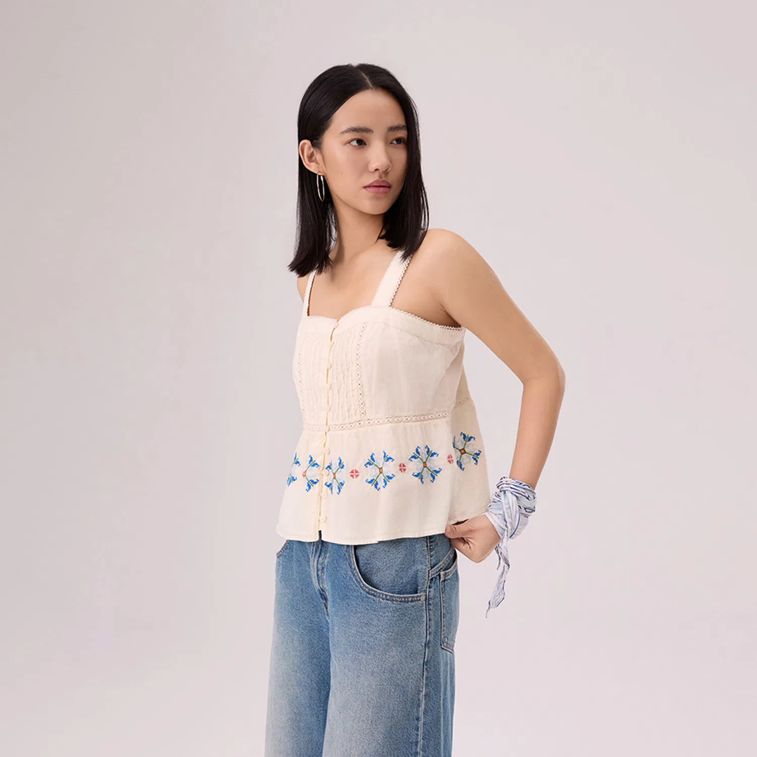 Майка женская белая с квадратным вырезом Thin Other Levis, White — фото 4