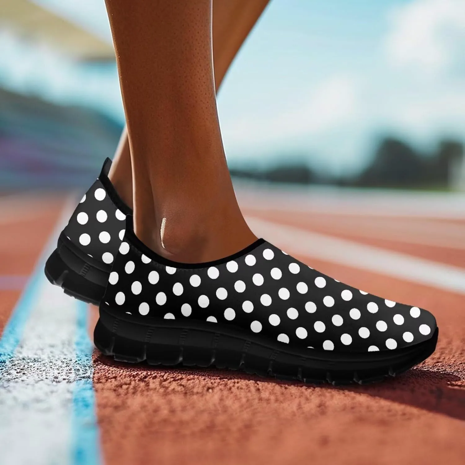 Женские кроссовки Howilath Slip on, дышащие повседневные лоферы для бега, удобная обувь без шнурков с противоскользящей подошвой, белый — фото 2