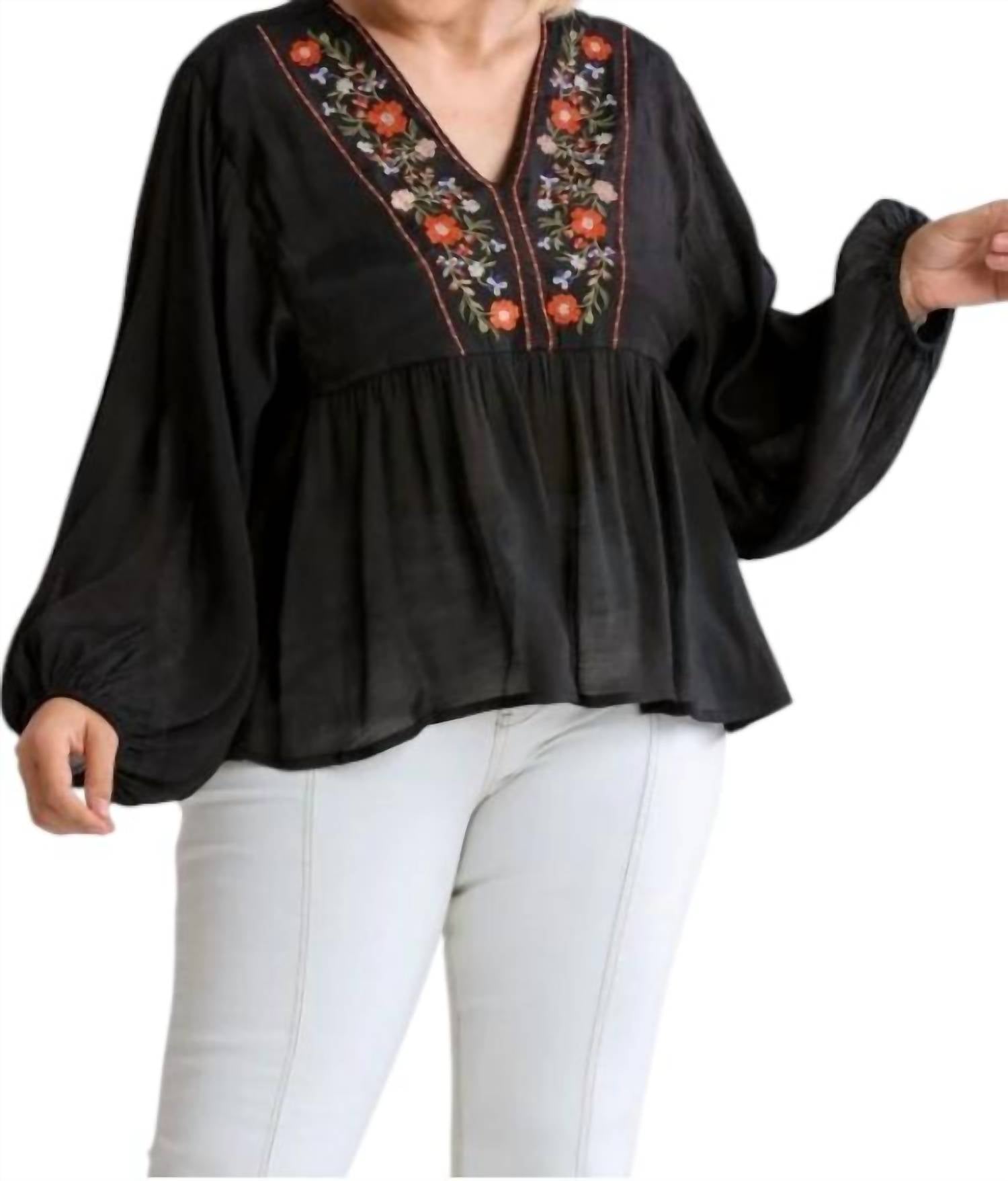 

Umgee Топ с цветочной вышивкой - размер плюс, черный