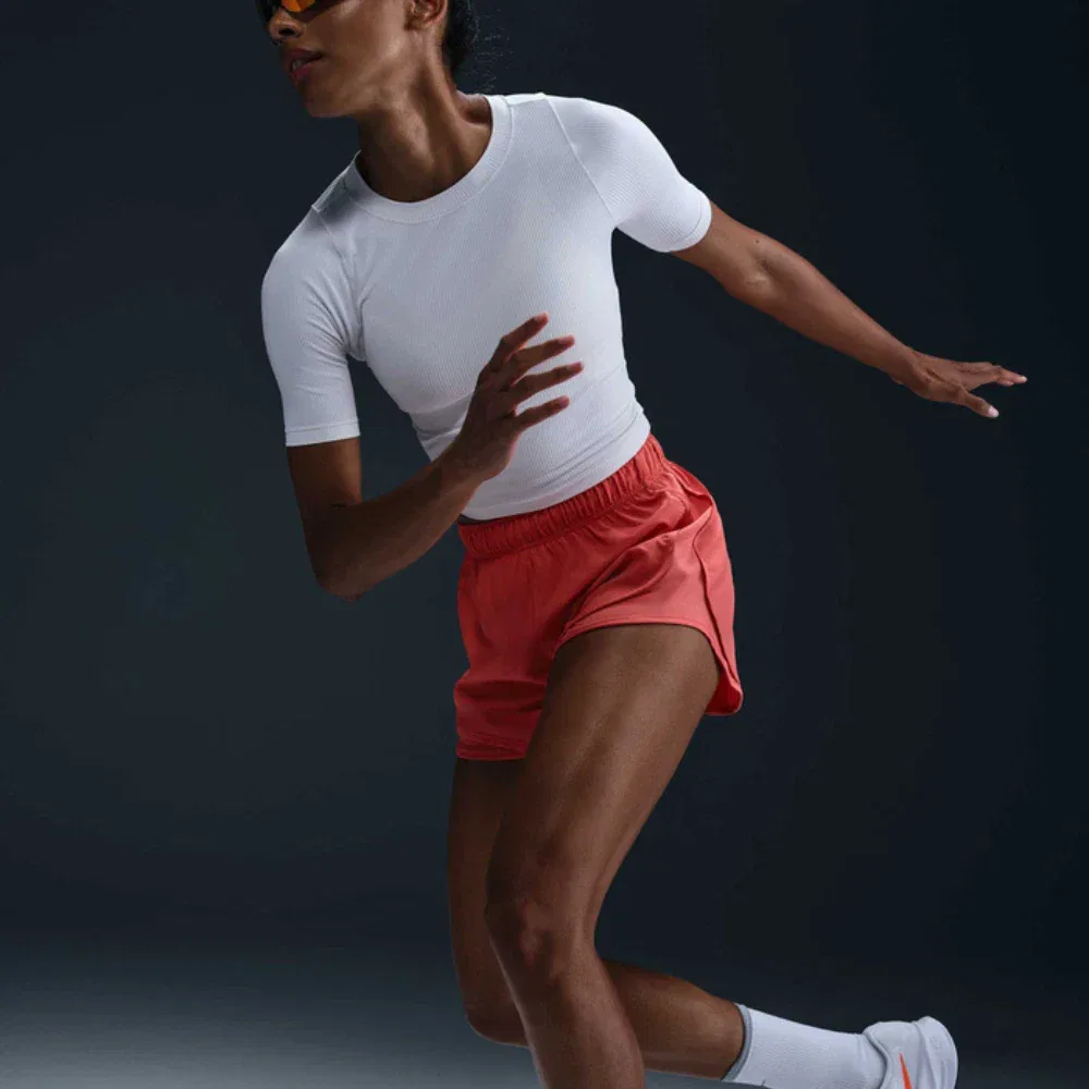 Женские шорты Nike Tempo Magic Ember Dri-Fit Mid Rise Brief с подкладкой для бега DSGL6, Red — фото 2