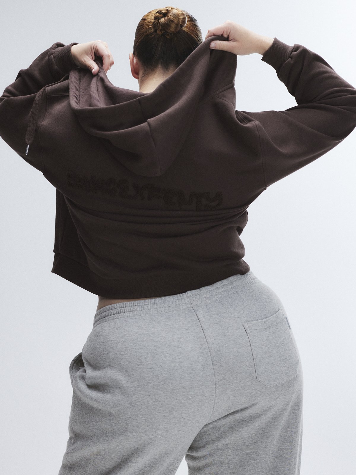 

Толстовка с капюшоном Savage X Fenty Essential Fleece Logo Graphic, цвет Double Espresso Brown