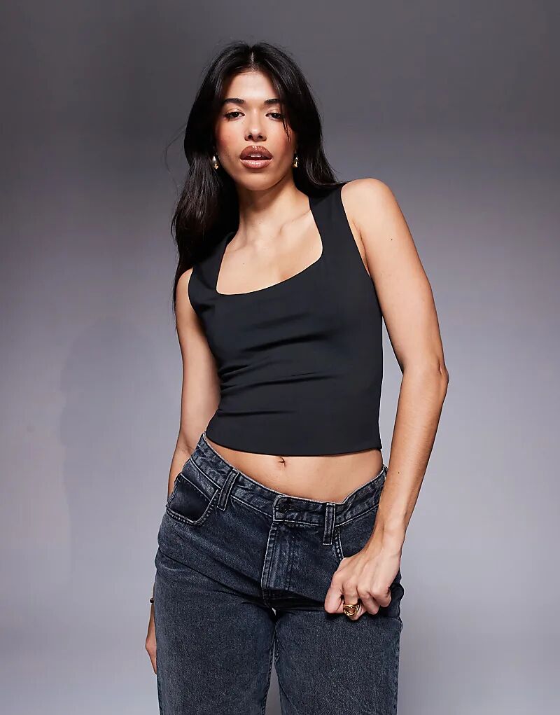 

Майка ASOS DESIGN черного цвета с широкими бретелями, приталенная