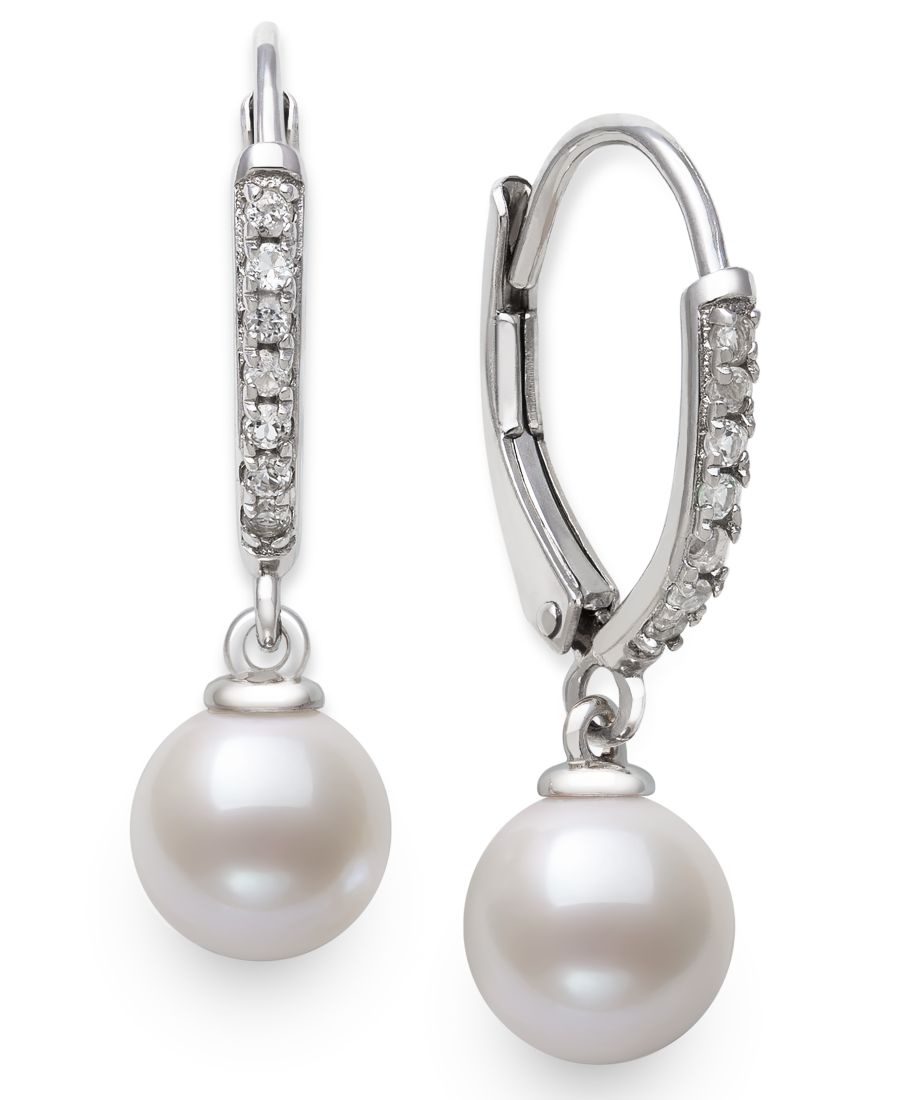 

Серьги-подвески из культивированного пресноводного жемчуга (6-7 мм) и искусственно выращенного сапфира в оправе из стерлингового серебра Belle de Mer, White