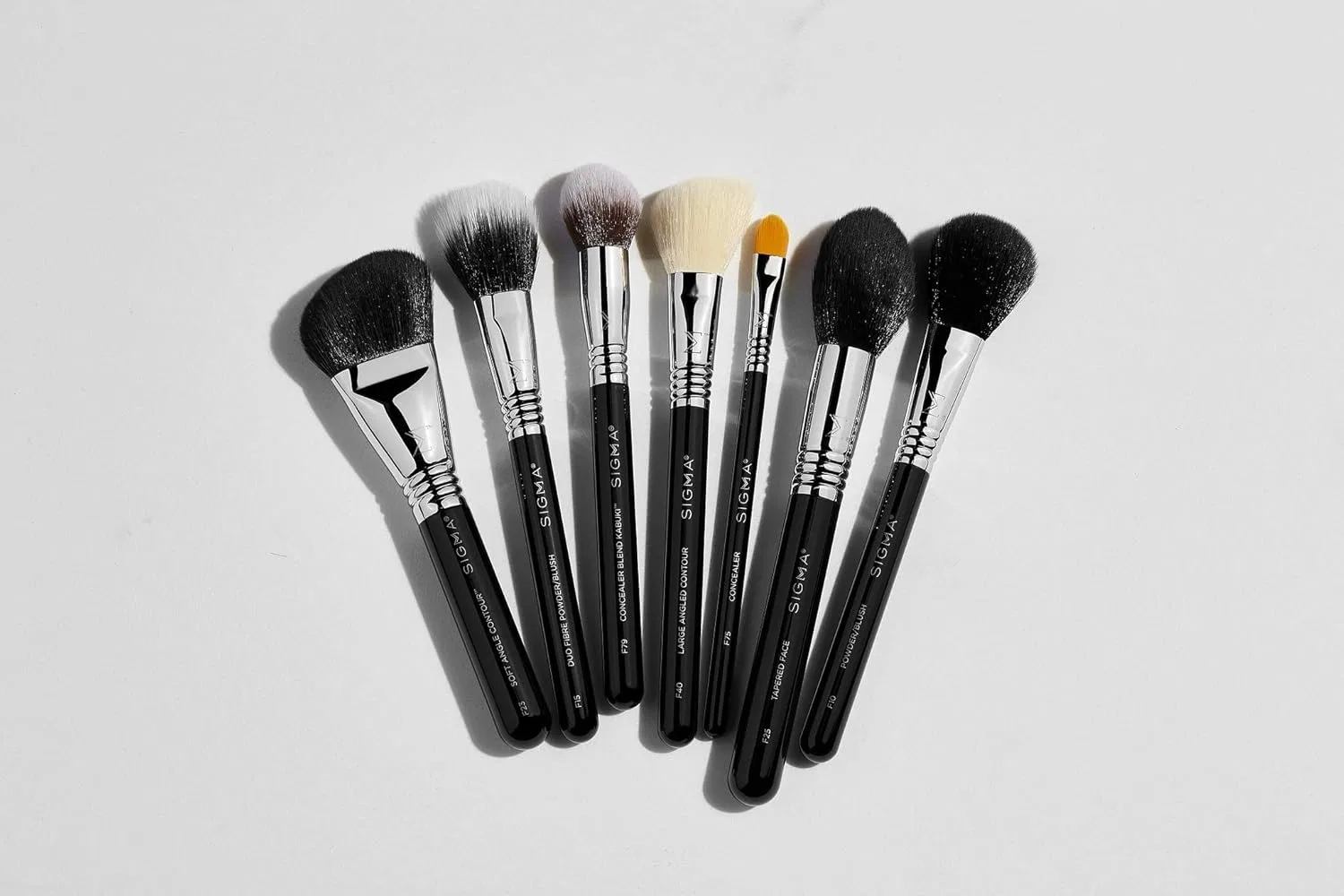 Кисть для контуринга Sigma Beauty F23 Soft Angled Contour, черный — фото 3