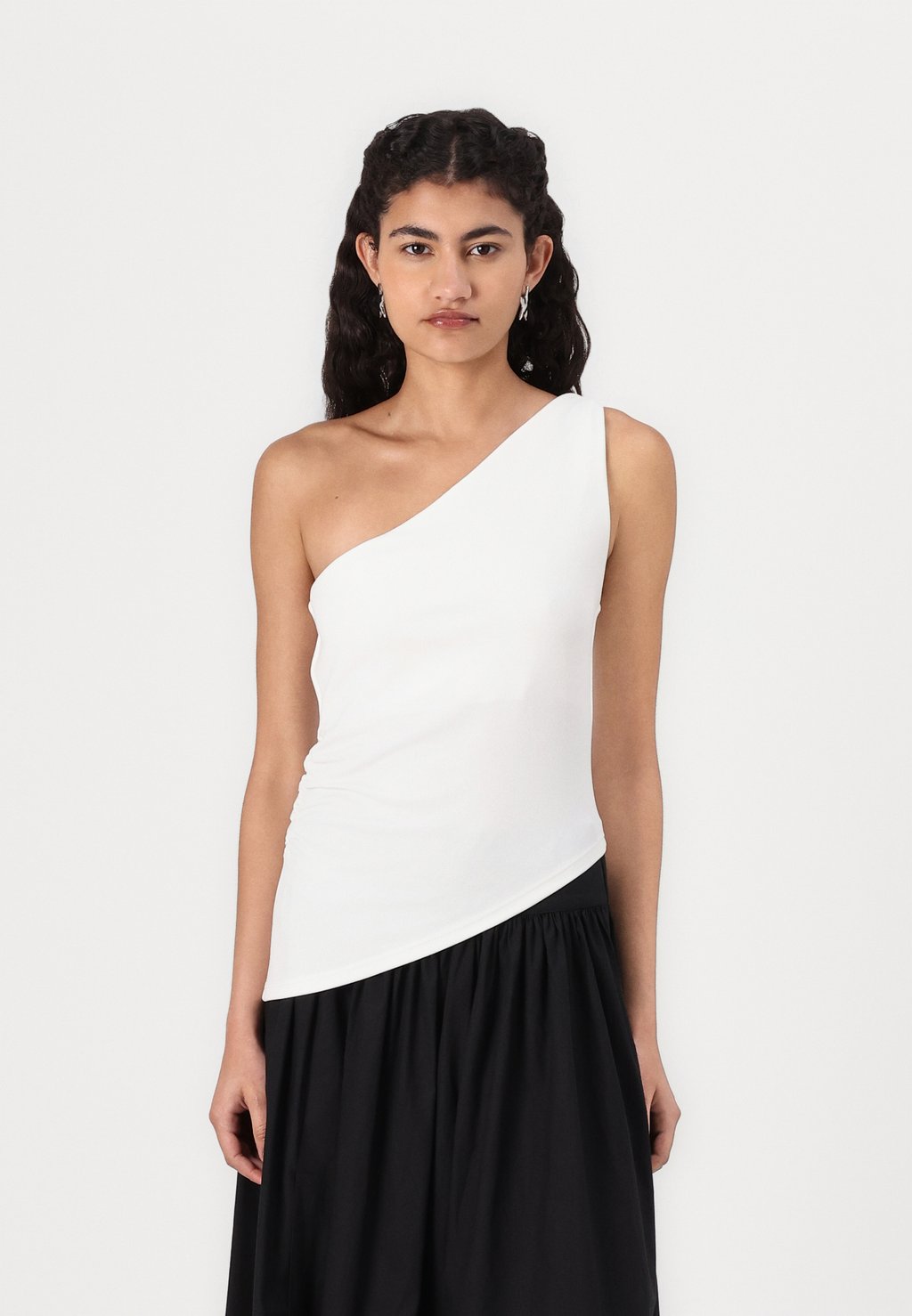 

Топ TWIST Gina Tricot, кремовый