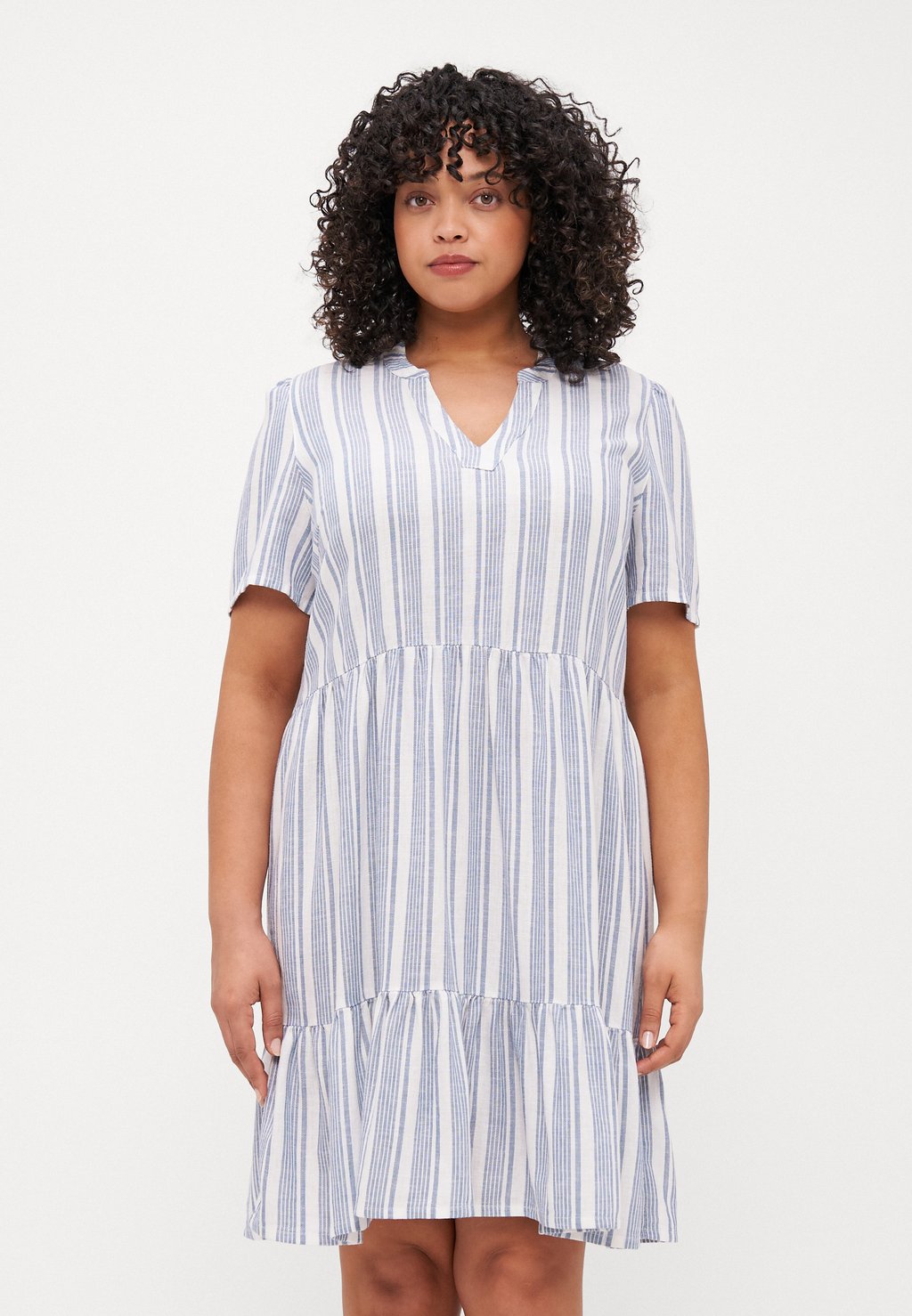 

Повседневное платье CARTIRI CARO V NECK DRESS ONLY Carmakoma, синий