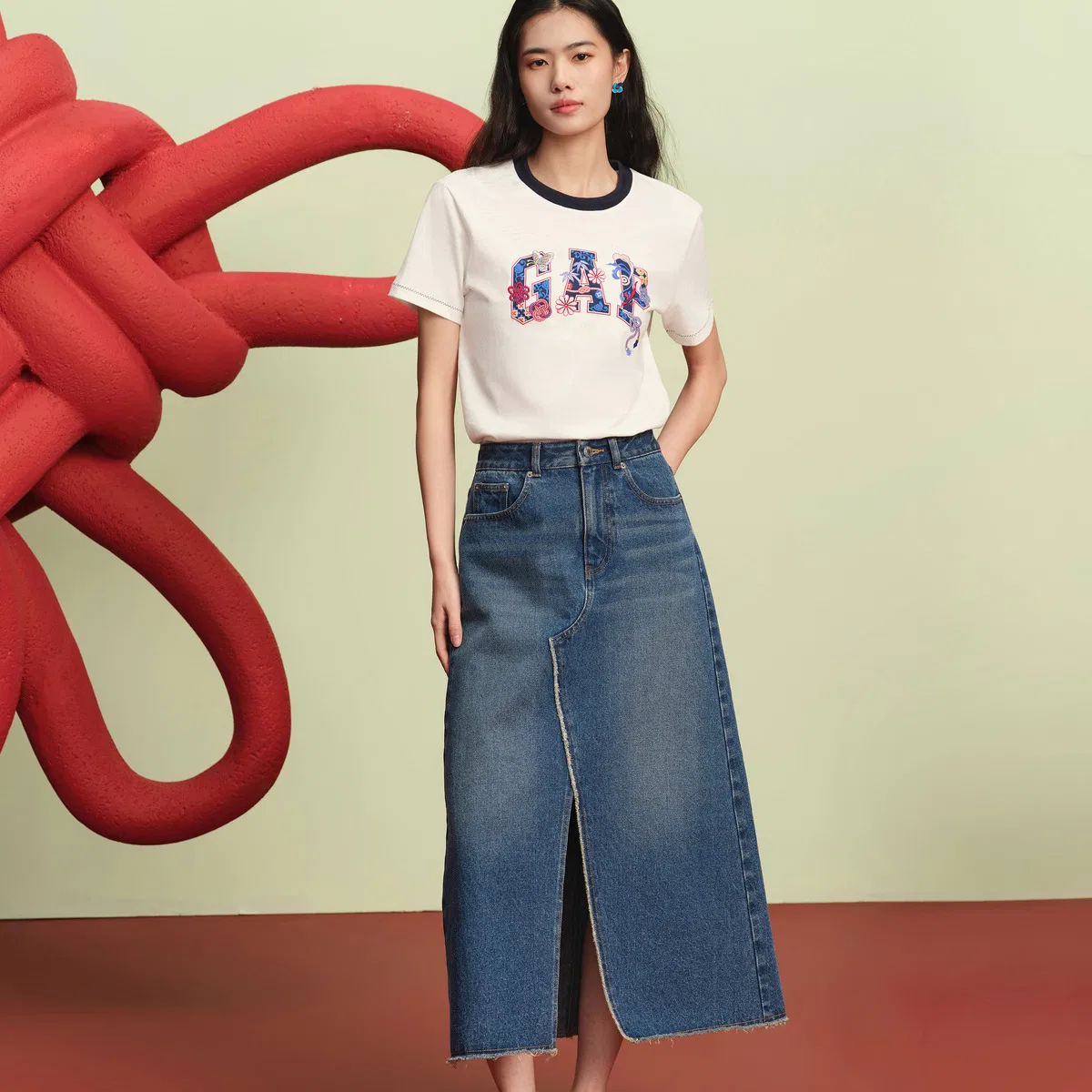 Джинсовая длинная юбка GAP x ZHONGGUOJINGJU Denim Long Skirt, цвет Dark Color Washed — фото 4