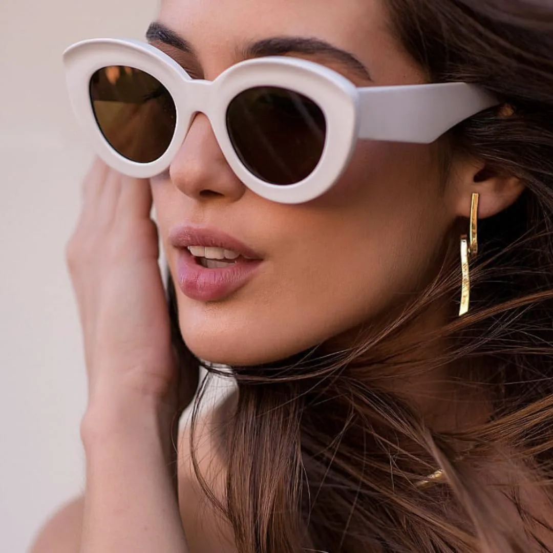 

Солнцезащитные очки с защитой UV400 | Овальная оправа "кошачий глаз" | для женщин и мужчин, для занятий спортом на открытом воздухе и вождения DSVIGF, White Gray