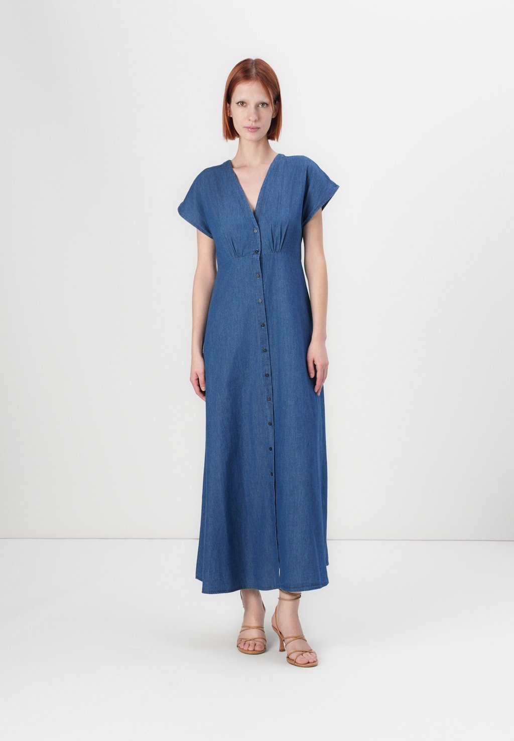 

Джинсовое платье ONLNOVA MOLLIE LONG - Maxi dress ONLY, цвет Medium Blue Denim