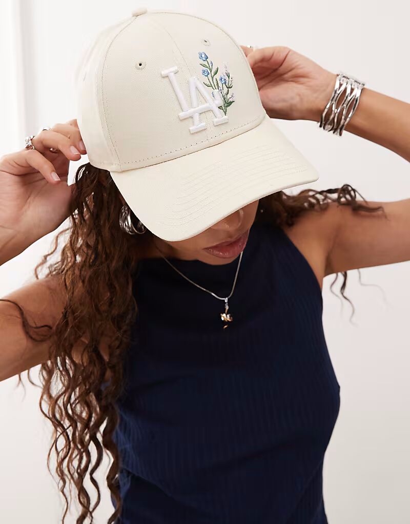 

Кепка New Era LA Dodgers 9forty с цветочной вышивкой в ​​кремово-белом цвете