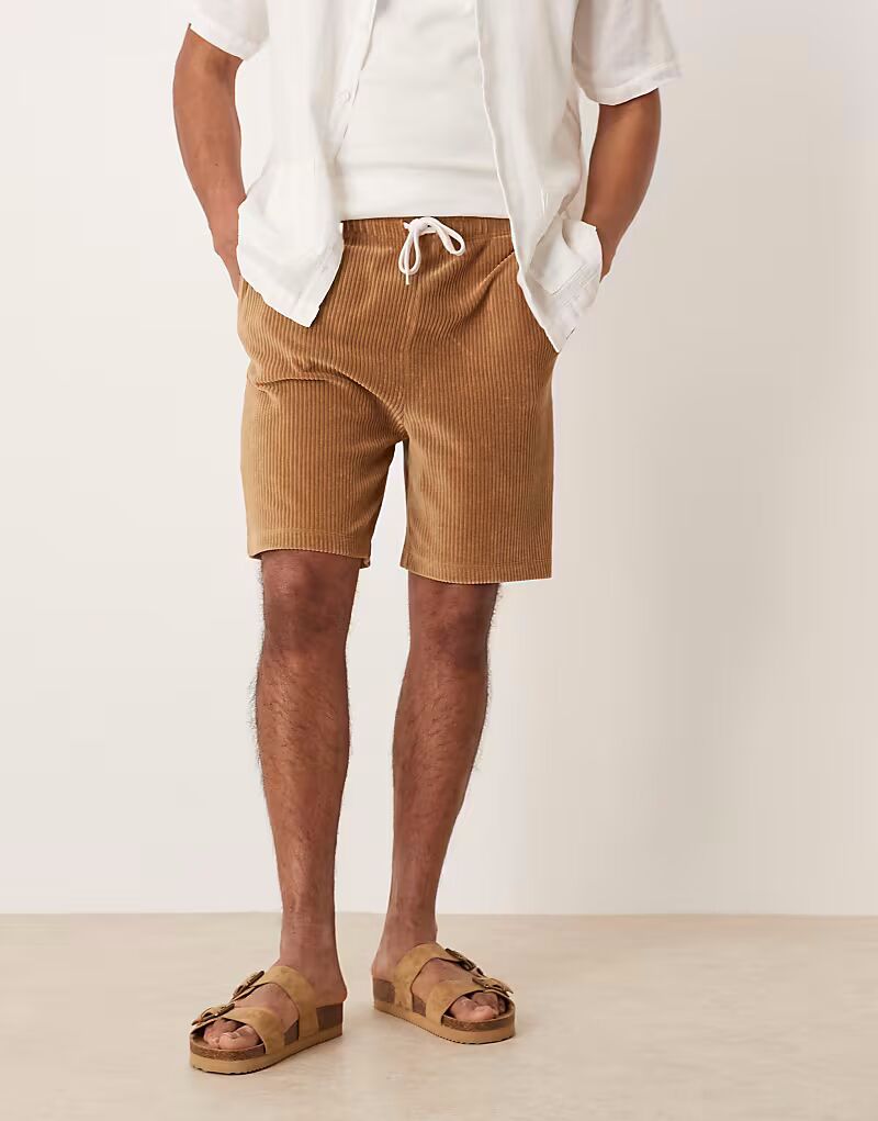 

Узкие шорты из велюра в рубчик ASOS DESIGN бежевого цвета