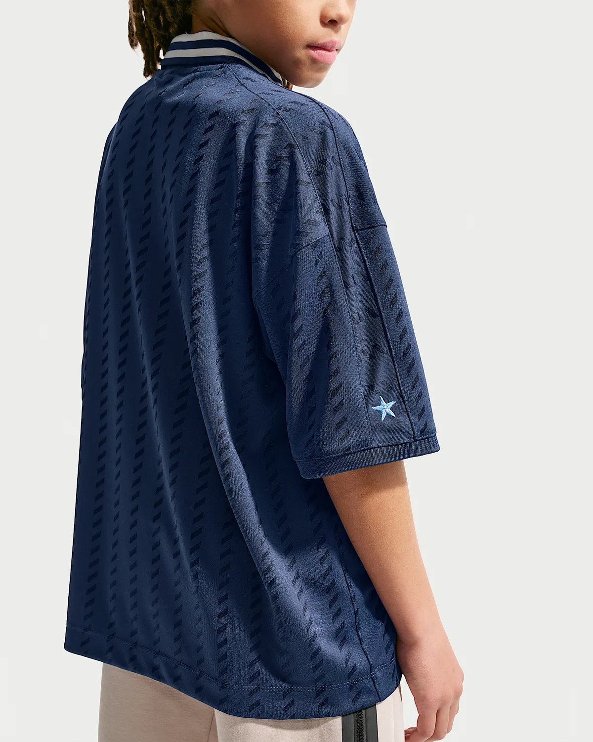 Детская футболка с коротким рукавом Nike Sportswear, Midnight Navy/Obsidian/Soft Pearl/Obsidian — фото 3