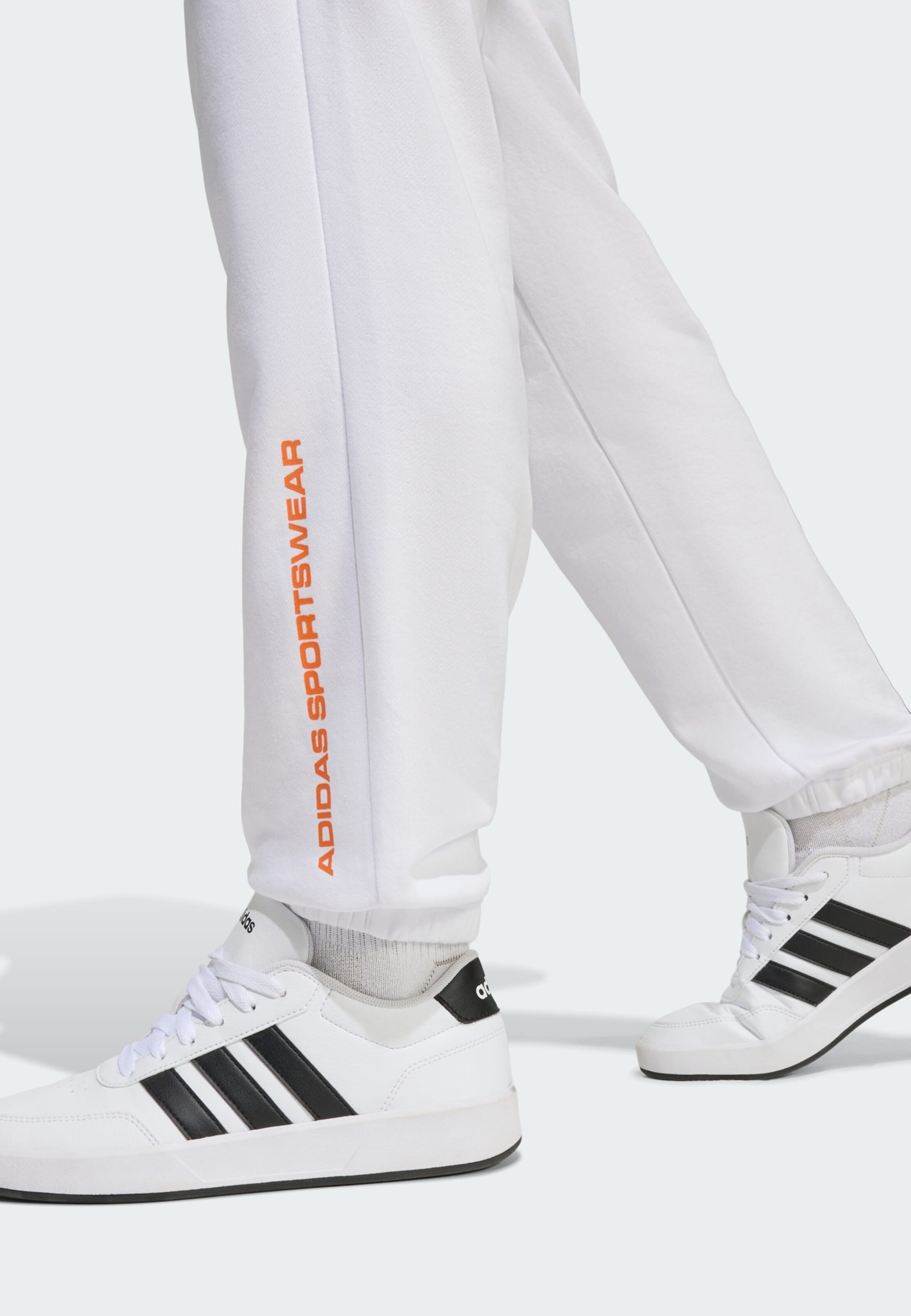 Adidas Sportswear Брюки для тренировок Tapered 'adidas Slogan Fleece' в белом цвете — фото 4