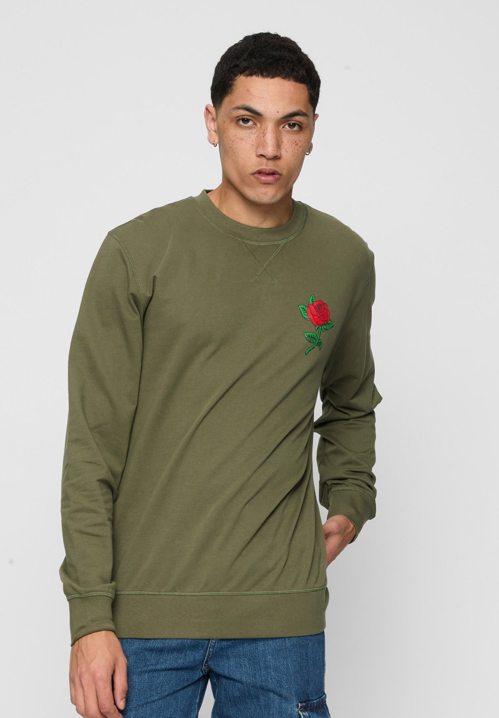 

Толстовка ROSE CREWNECK Mister Tee, оливковый