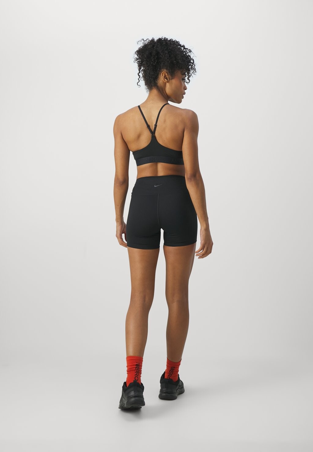 Спортивный бюстгальтер с легкой поддержкой INDY BRA Nike, черный — фото 4