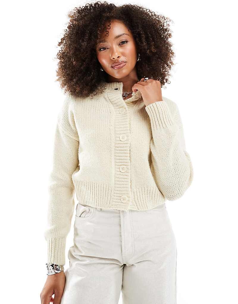

ASOS DESIGN – Короткий кремовый кардиган с круглым вырезом