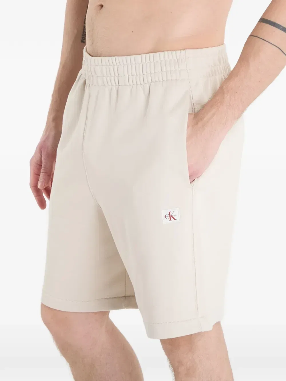 Шорты с эластичным поясом и нашивкой с логотипом Calvin Klein, бежевый — фото 4