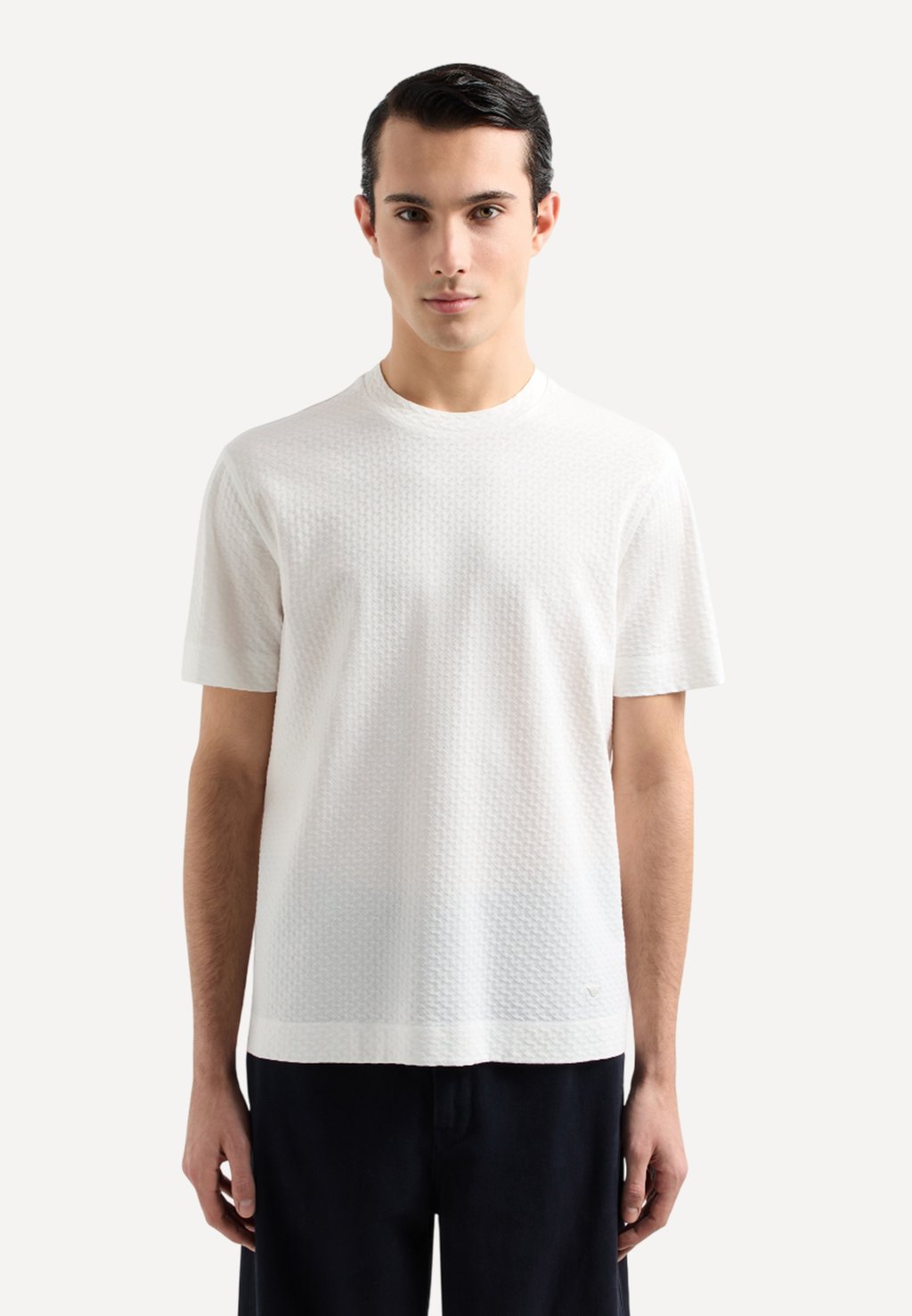 

Базовая футболка Emporio Armani, белый