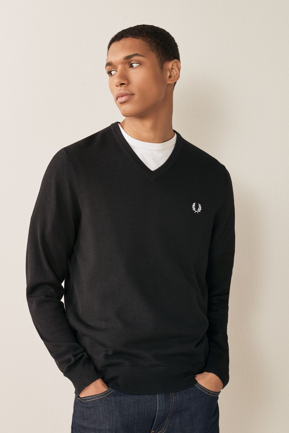 

Классический свитер с V-образным вырезом Fred Perry, черный