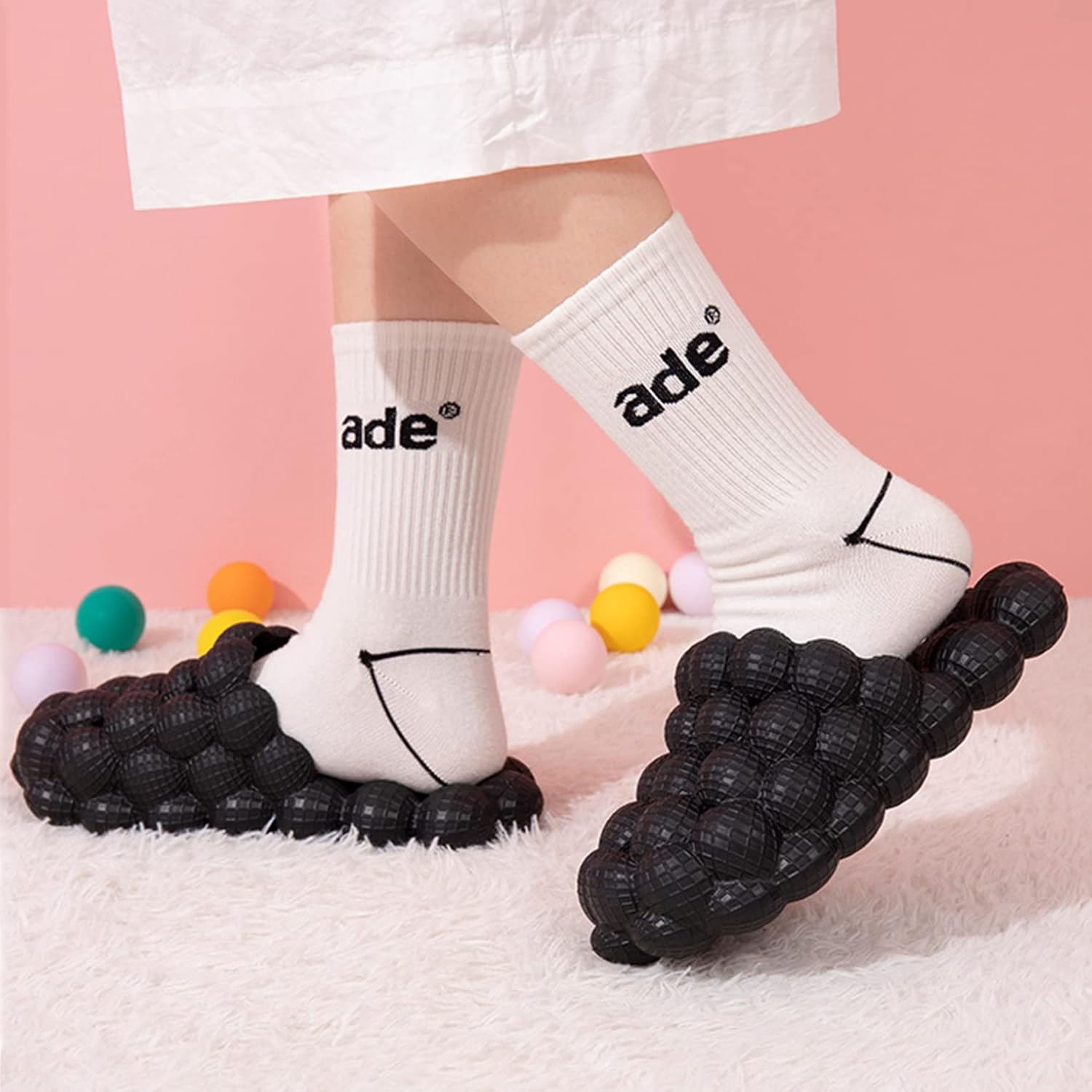 Домашние тапочки Asifn Lychee Bubble для мужчин и женщин, для спортзала, спа, ванной комнаты и улицы, быстросохнущие, мягкие и удобные с массажной подошвой, забавные, противоскользящие тапочки, черный — фото 2