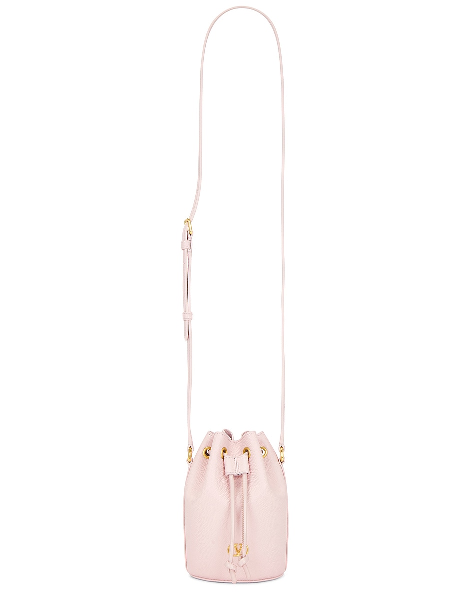 

Мини-сумка на шнурке с логотипом V Signature Valentino Garavani, Rose Quartz