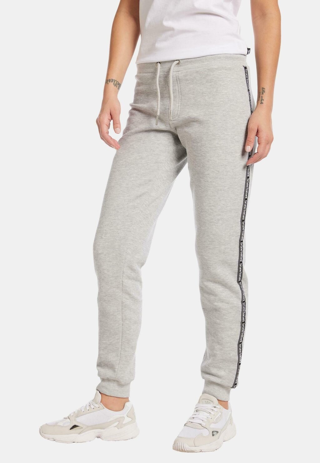 

Спортивные брюки MIT SEITLICHEM PIPING CASEY Bruno Banani, серый