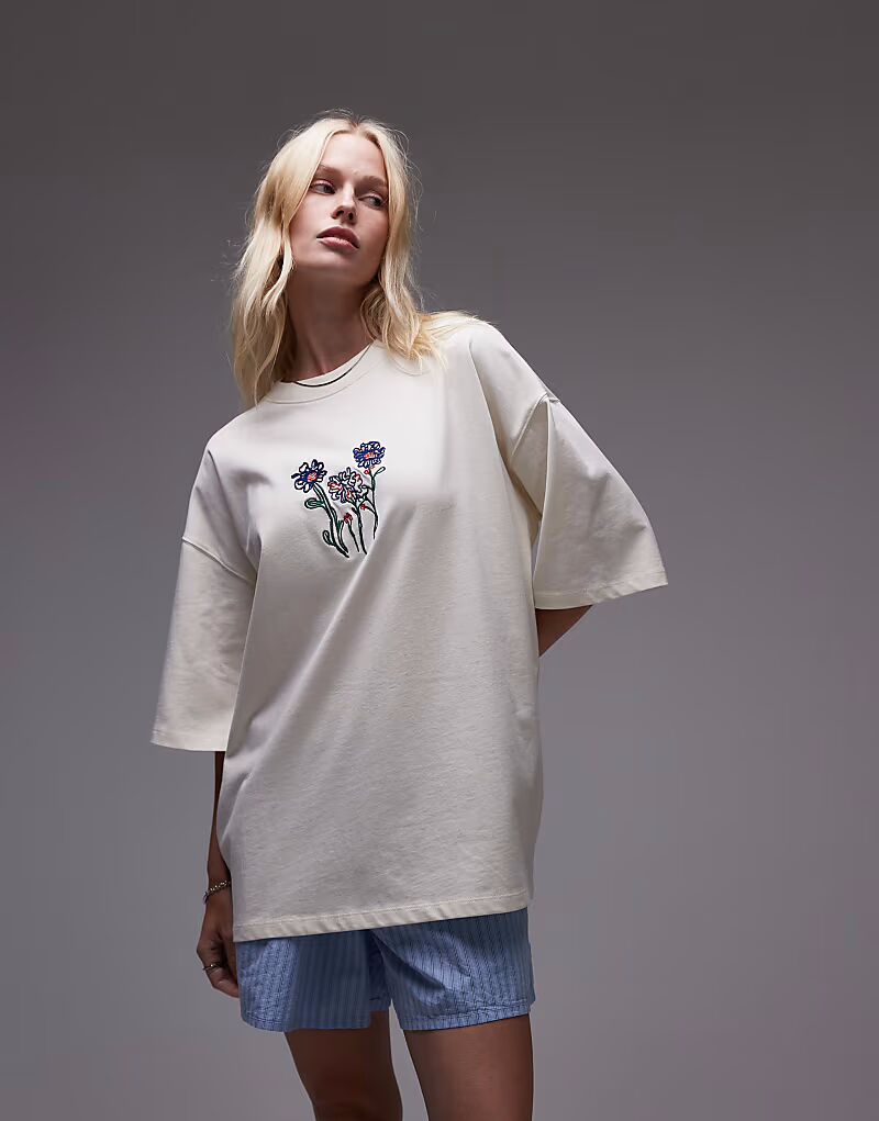 

Футболка oversize с вышитым цветочным принтом Topshop цвета экрю