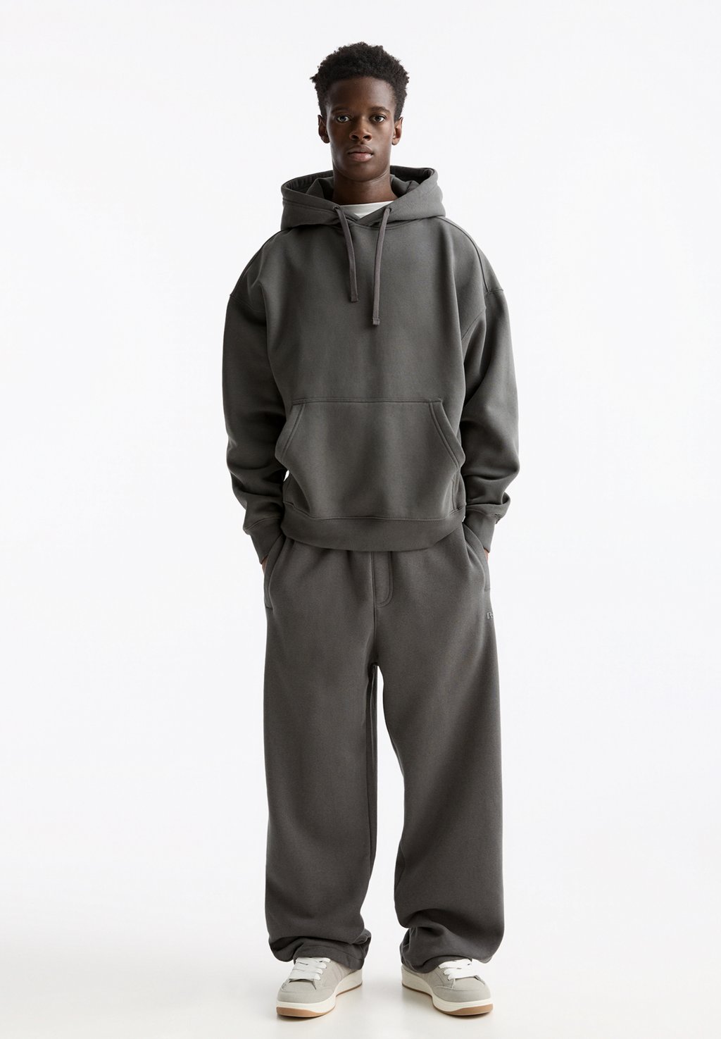 

Спортивные брюки PULL&BEAR, темно-серый