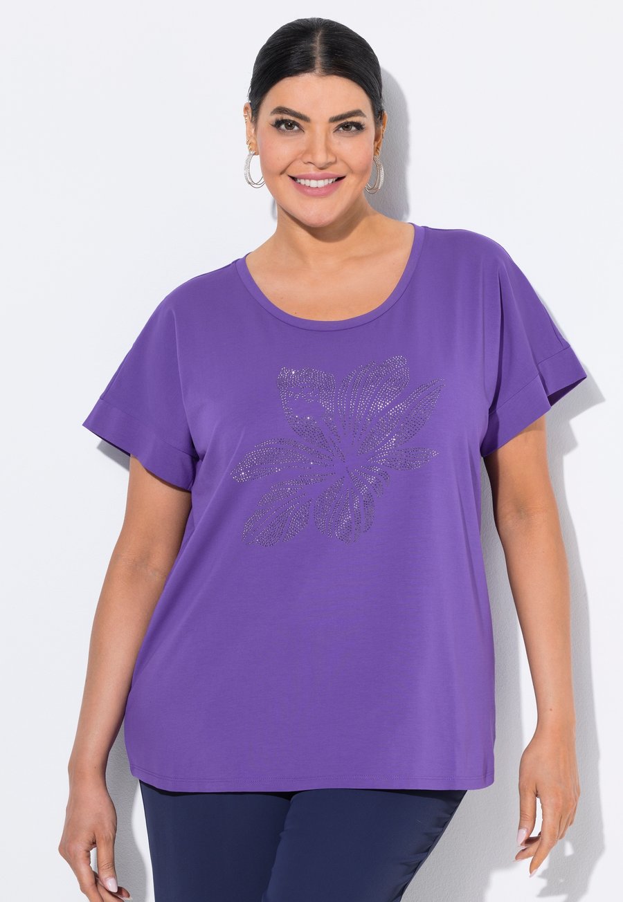 

Футболка Ulla Popken RHINESTONE FLOWER SHORT SLEEVE, Amethist/Purple, Фиолетовый, Футболка Ulla Popken RHINESTONE FLOWER SHORT SLEEVE, Amethist/Purple