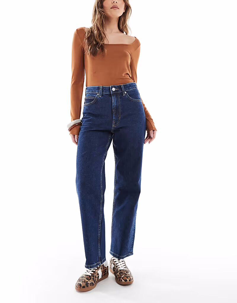 

Джинсы прямого кроя ASOS DESIGN цвета индиго - MBLUE