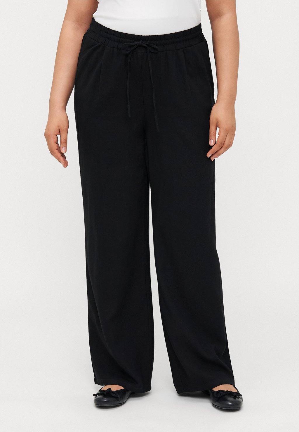 

Брюки VMCJESMILO WIDE PANTS Vero Moda Curve, черный