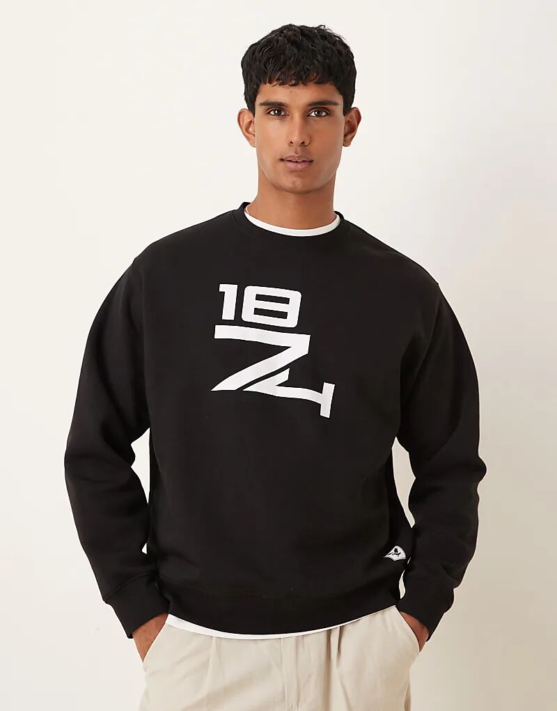 

Домашняя одежда Lyle & Scott с круглым вырезом и графическим принтом в цвете «угольно-черный»