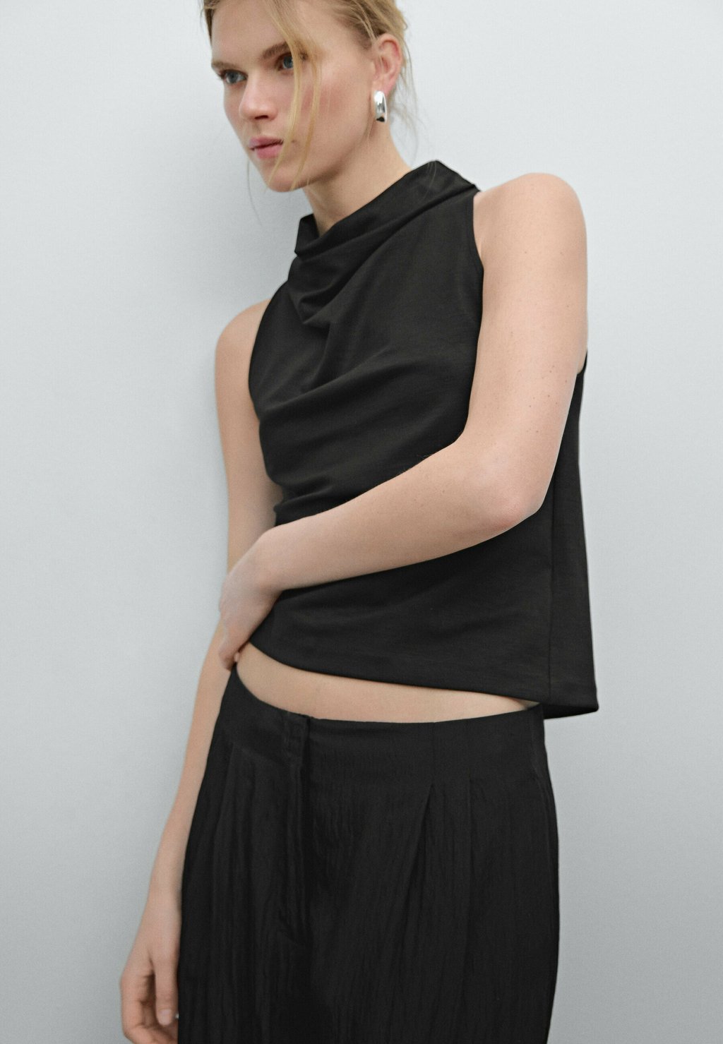 

Топ Massimo Dutti, черный