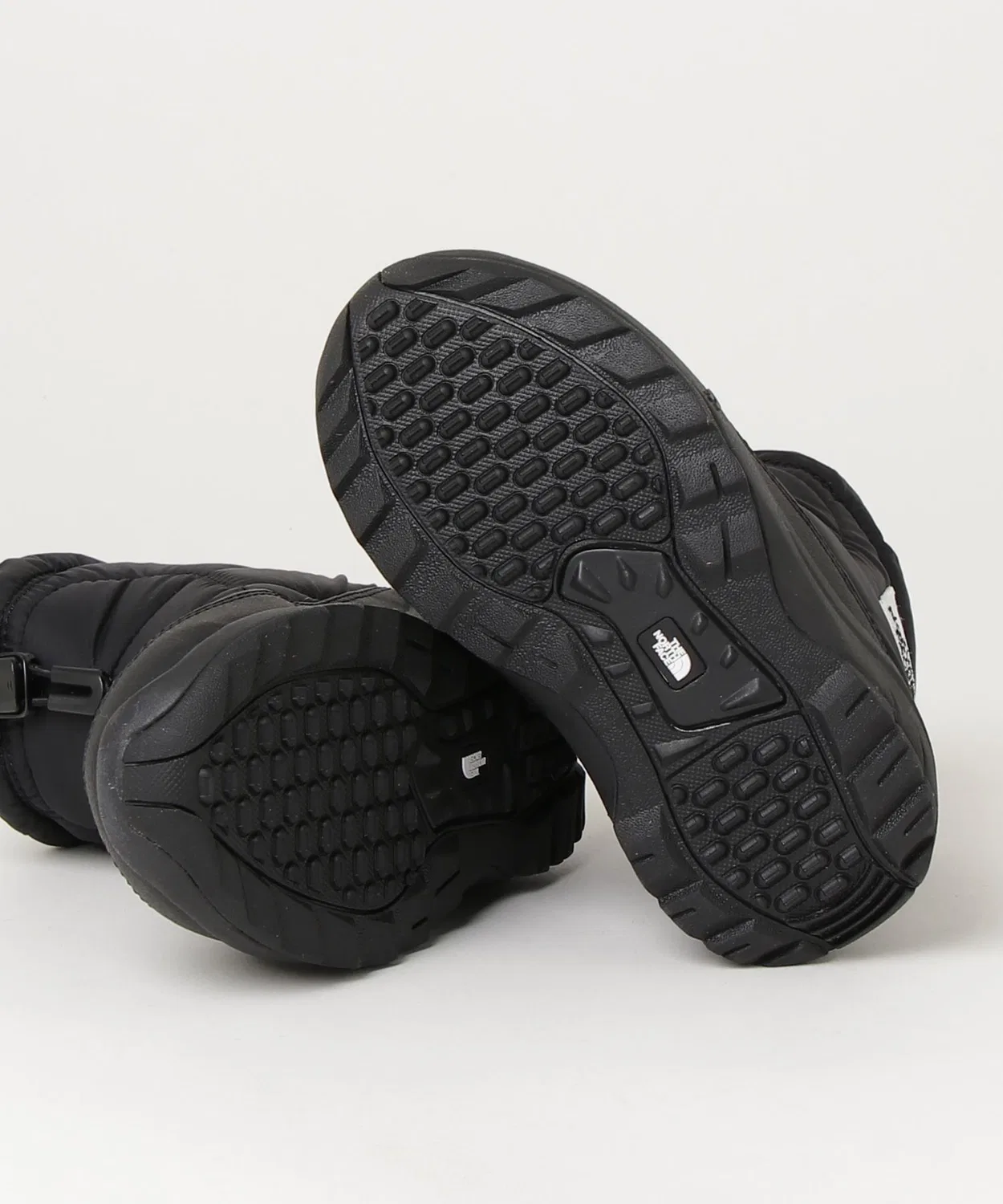 Зимние ботинки The North Face Nuptse Bootie Logo Short детские, чёрно-белые — фото 3