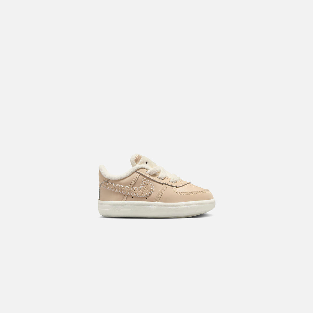 

Кроссовки Nike GS Force 1 Se, цвет Sand Drift/Sail/Dark Raisin/Pale Ivory
