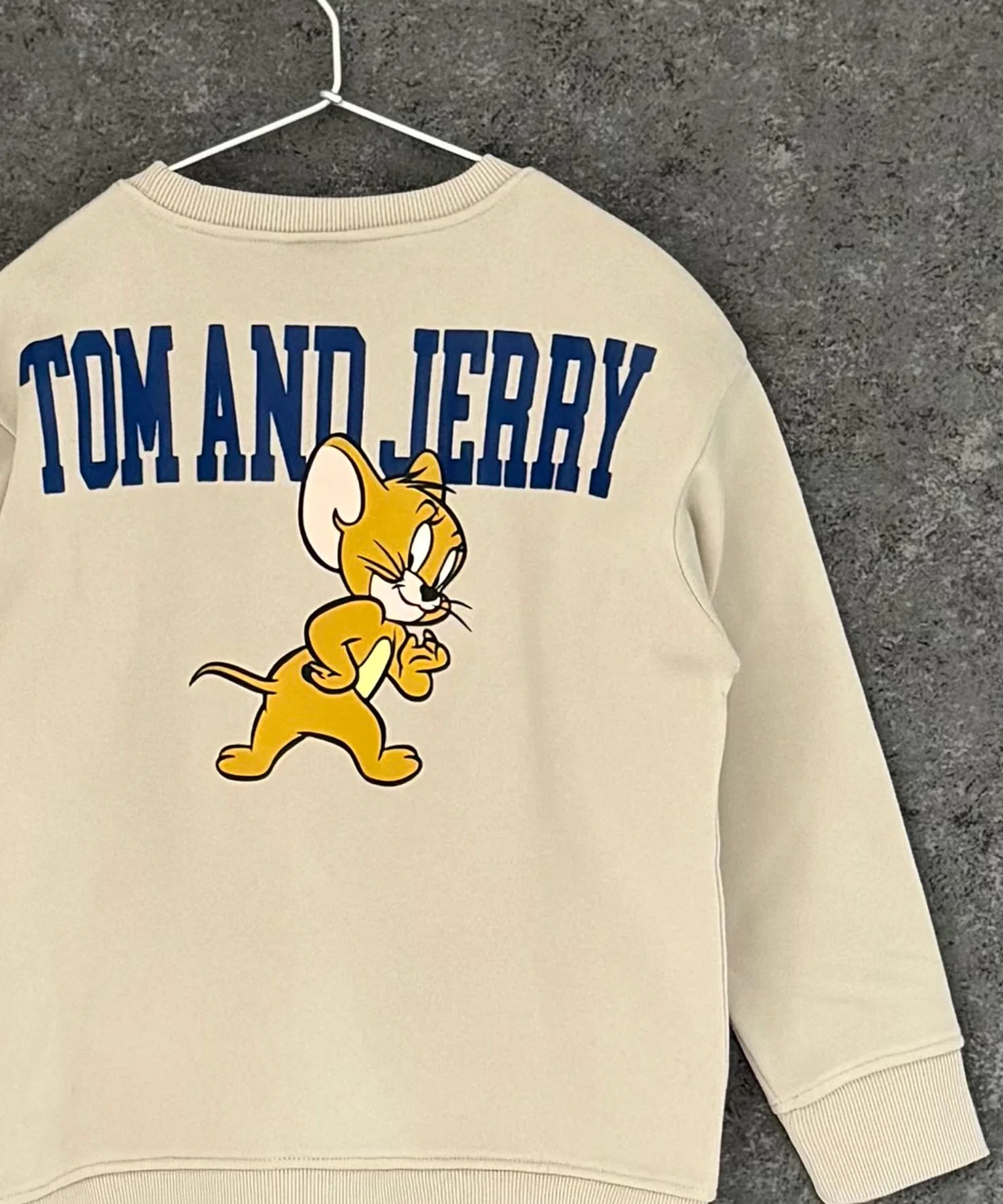 【TOM&JERRY】 Мягкая подкладка из хлопка, не образует катышков, принт на спине, БОЛЬШАЯ толстовка