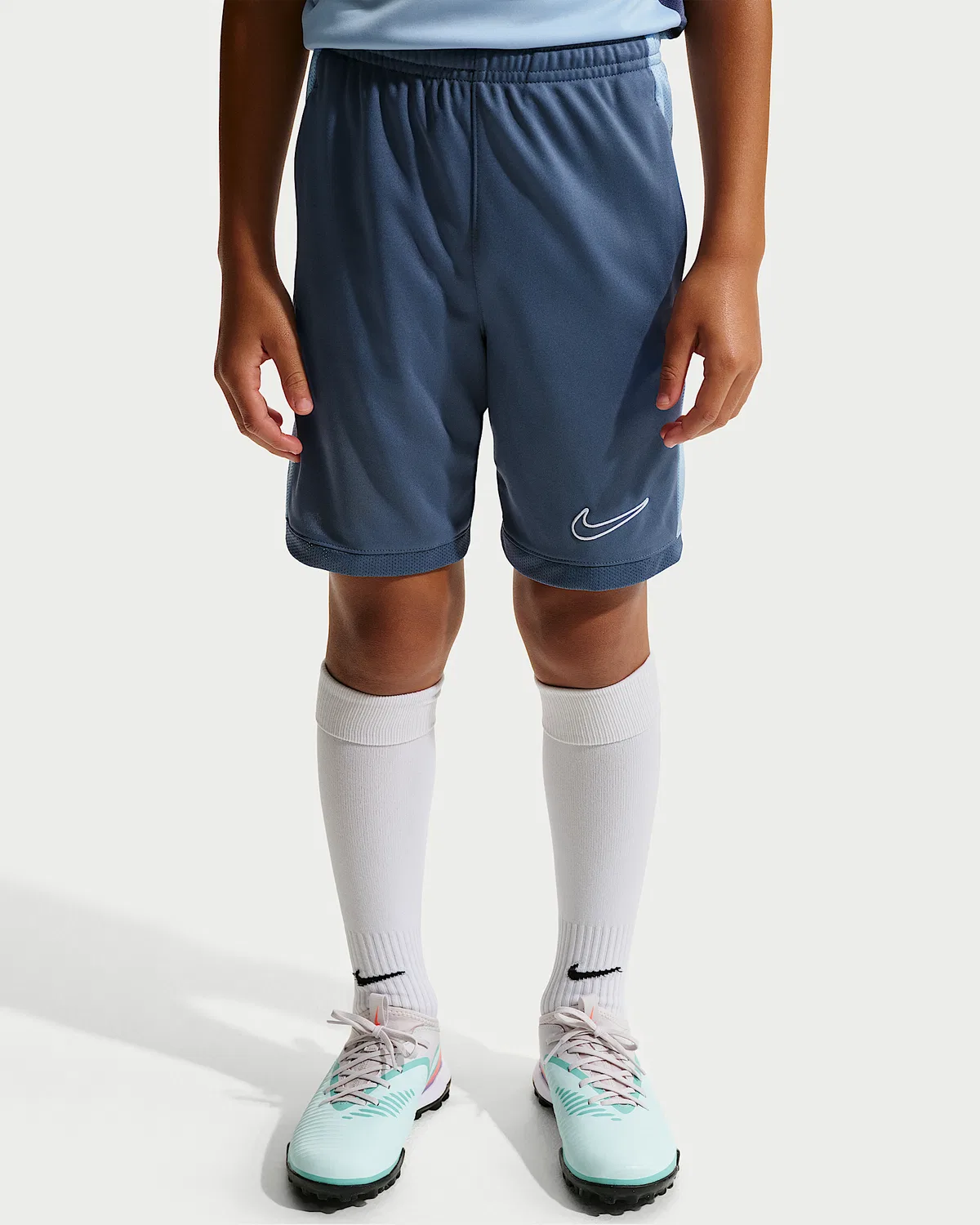 Детские футбольные шорты Nike Academy Dri-FIT, Diffused Blue/Psychic Blue/White — фото 2