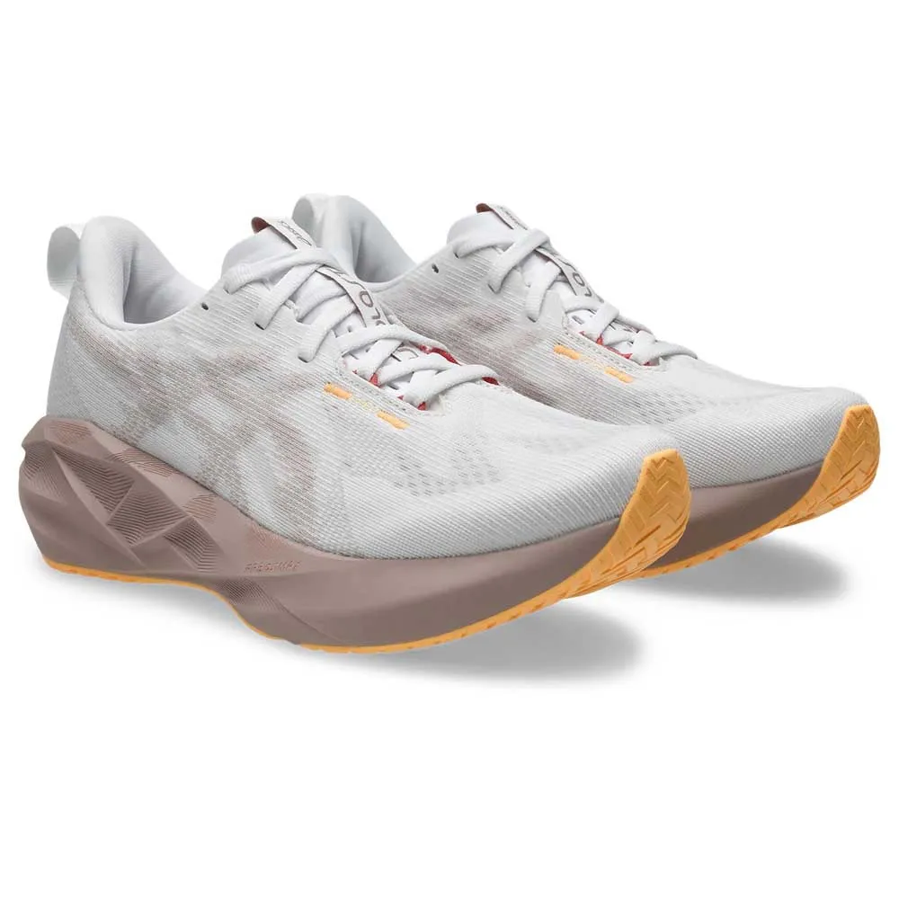 Беговые кроссовки Asics Novablast 5, белый — фото 4