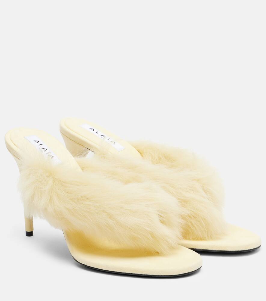 Шлёпанцы-танга из кожи и овчины Alaïa, Jaune Pale