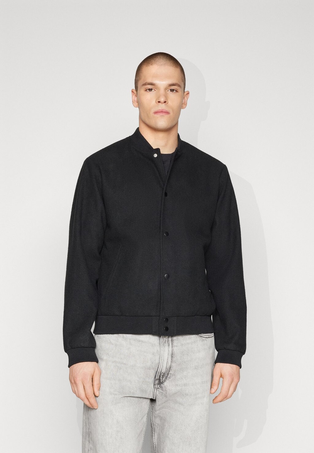 

Куртка-бомбер JJZAC Jack & Jones, черный
