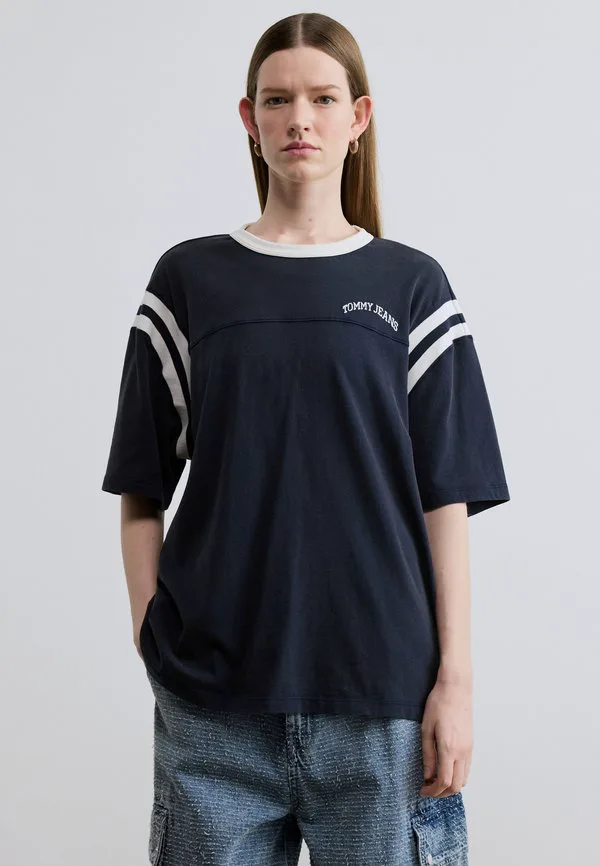 

Футболка с круглым вырезом и логотипом, свободного кроя. Tommy Jeans, Dark Night Navy, Синий, Футболка с круглым вырезом и логотипом, свободного кроя. Tommy Jeans, Dark Night Navy