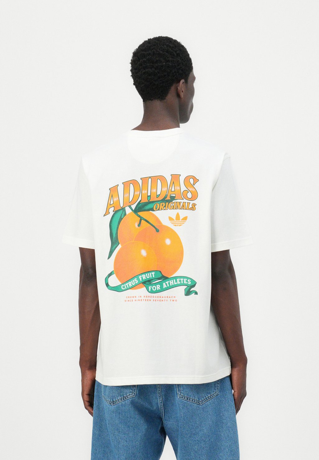 

Базовая футболка ORANGE TEE UNISEX Adidas Originals, кремовый