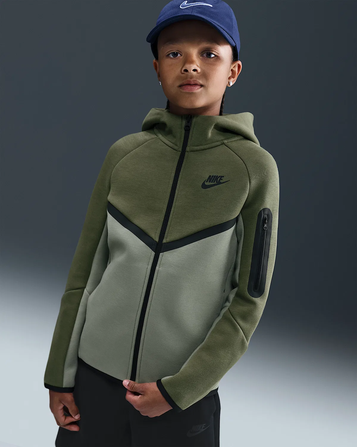 Детская худи Nike Sportswear Tech Fleece на молнии, Medium Olive/Light Army/Black/Black — фото 3