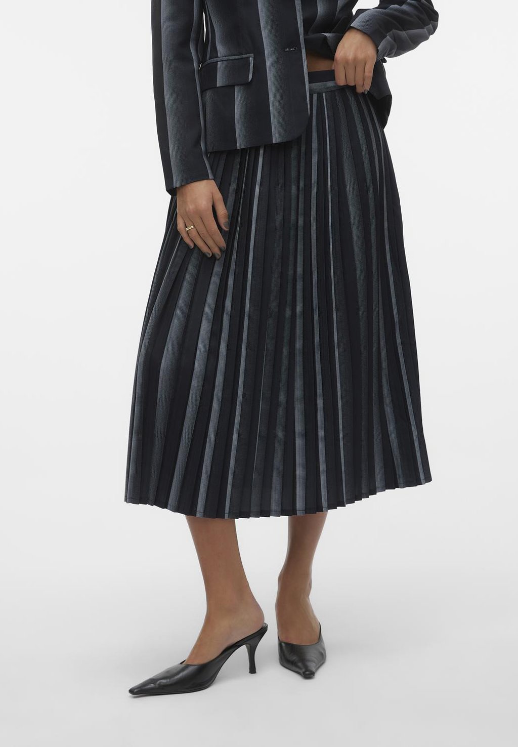 

Плиссированная юбка Vero Moda VMMORTICIA SCHOOL CALF PLEAT SKIRT, черный