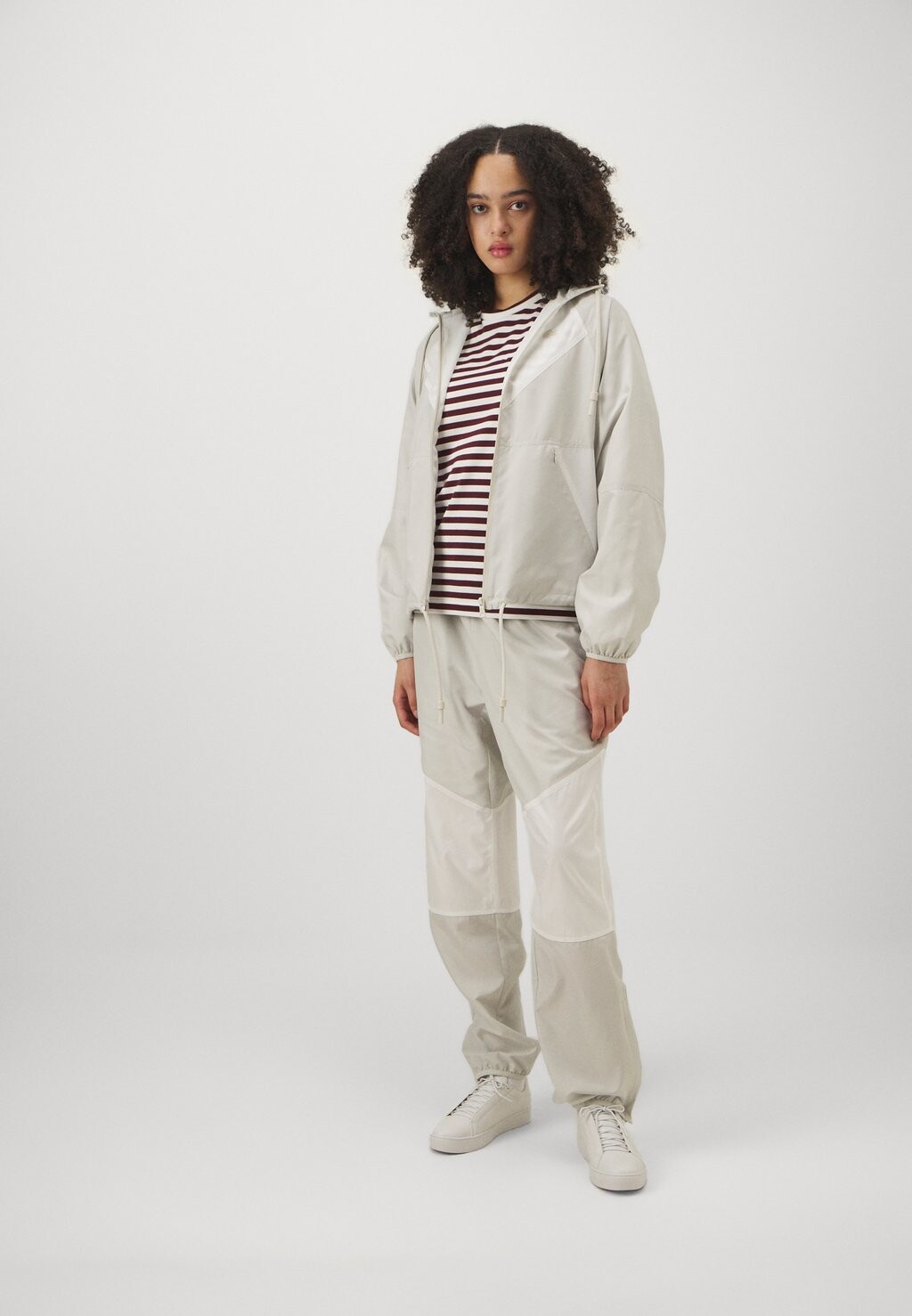

Летняя куртка Lacoste, серый