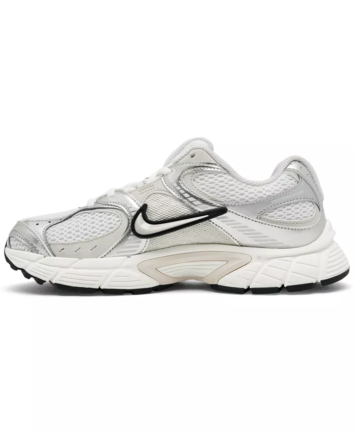 Женские повседневные кроссовки V5 RNR от Finish Line Nike, мультиколор — фото 3
