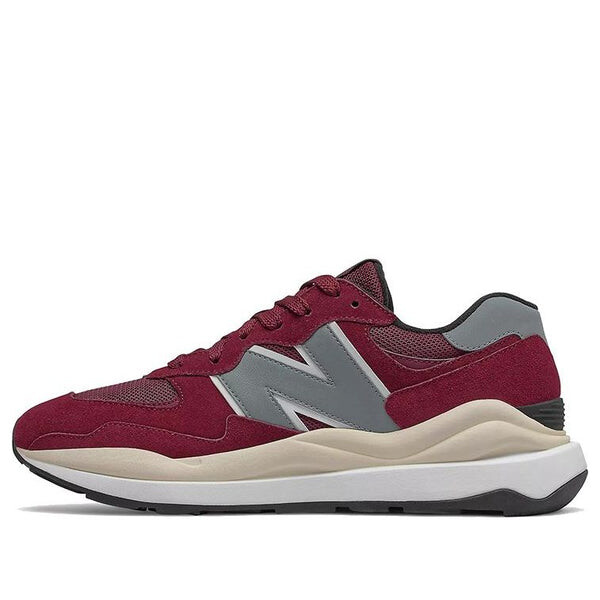 

Кроссовки 57 40 New Balance, красный