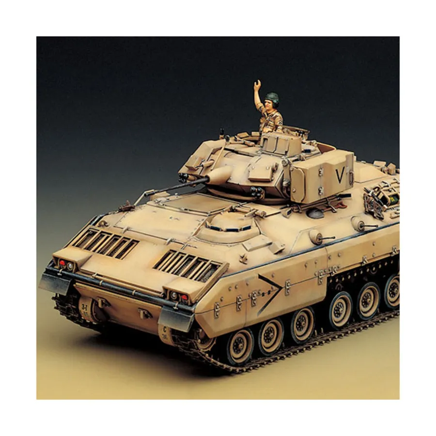 

М2 Брэдли, Military Model Kits (1:35) (Academy Hobby)