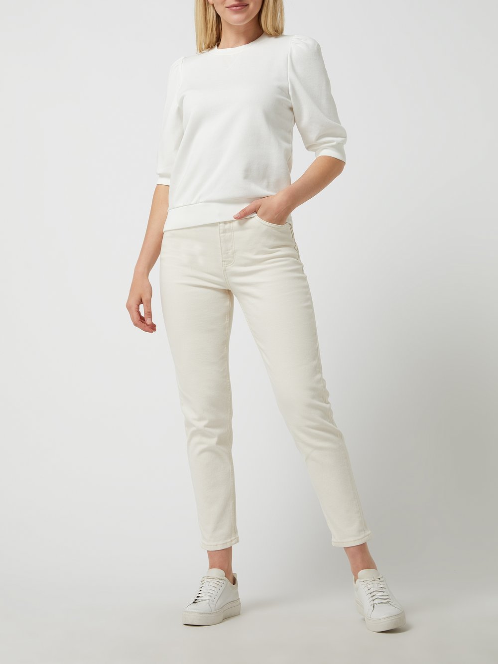 

Джинсы Mom Comfort Fit с эластичной вставкой Mango, белый
